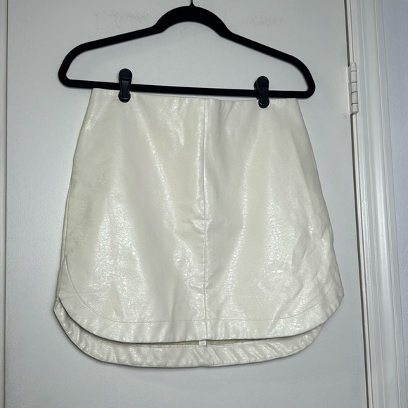 Blush Boutique Off White Pleather Mini Skirt Size Large - Picture 1 of 8